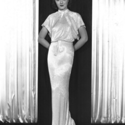 SERVANTS' ENTRANCE - Janet Gaynor